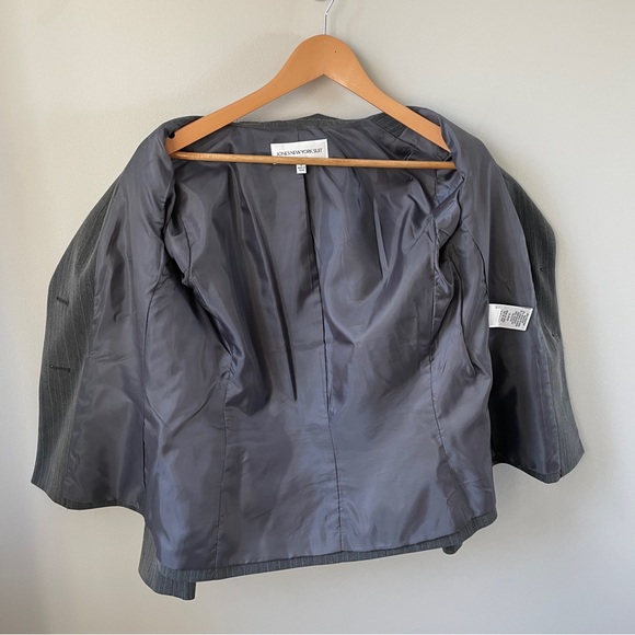 Jones New York Light Grey Pinstripe Blazer - Picture 5 of 8